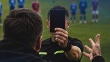 Yeşil saha kuralları değişiyor! Futbolda siyah kart hangi durumda çıkacak?